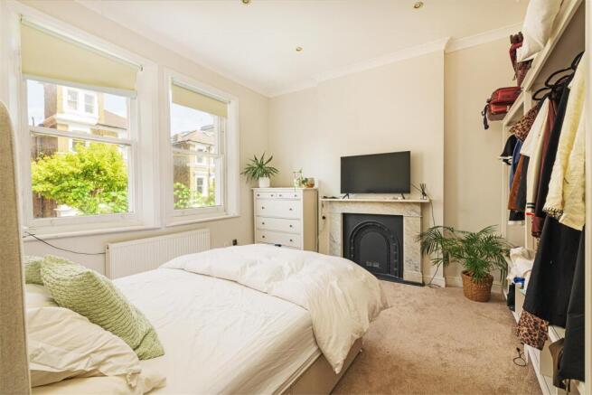 FFF 4 Disraeli Rd Bed 1.jpg