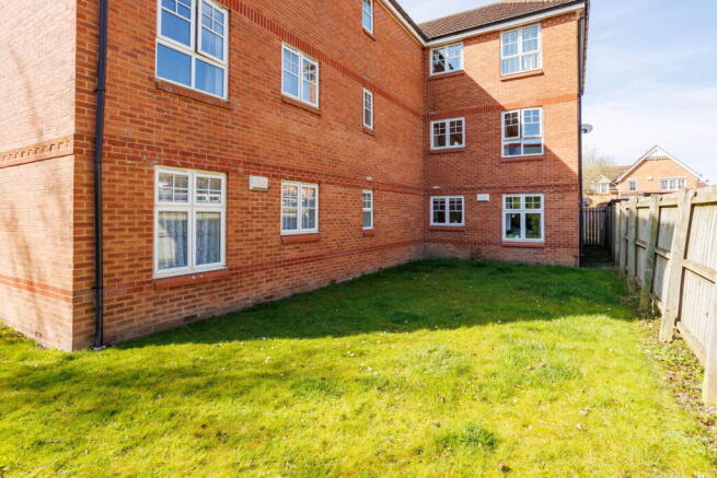2 bed Ground Flat for sale Image 11