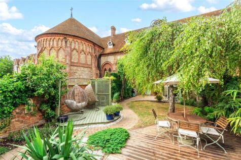 St. Pauls Court, Stony Stratford, Milton Keynes, Buckinghamshire, MK11