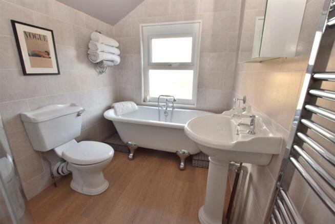Period-Style Four Piece Bathroom
