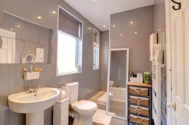 Bathroom 1.2