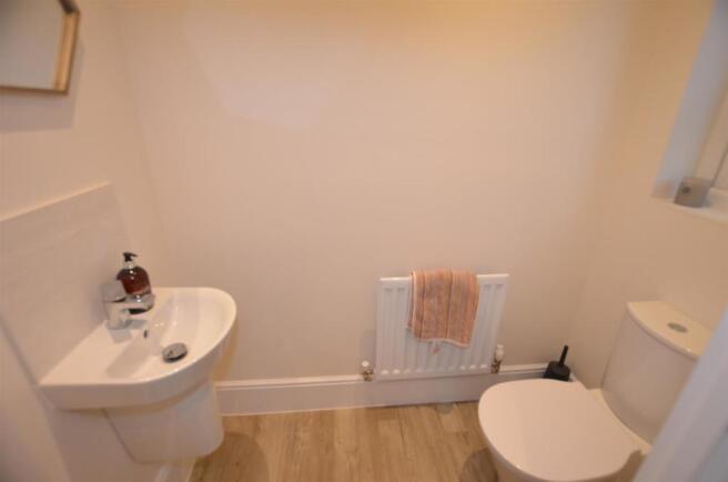 Guests Cloak Room/WC