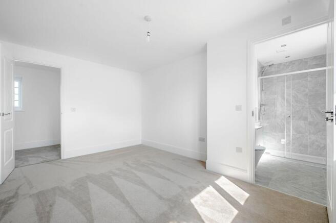 4 bed House for sale Image 9
