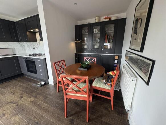 2 bed Apartment to rent Image 7
