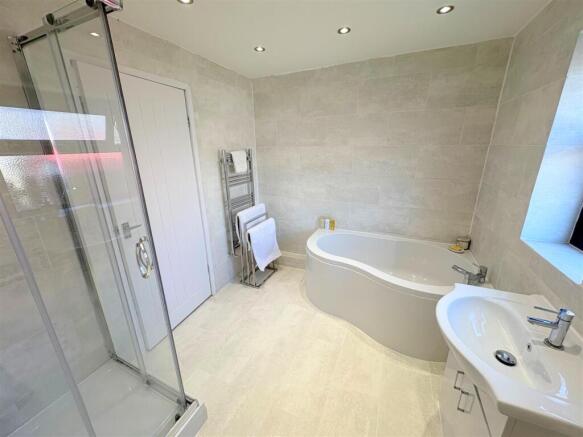 Bathroom c.jpg