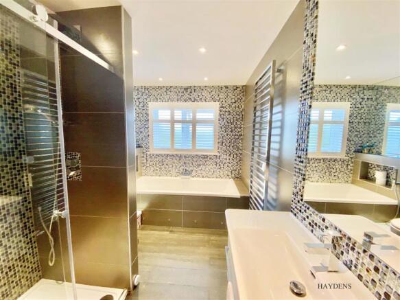 EN SUITE