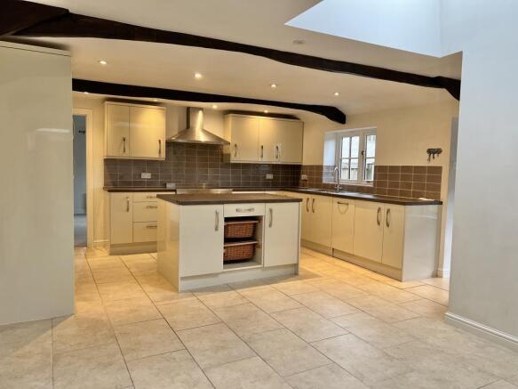 3 bed Detached for sale Image 11