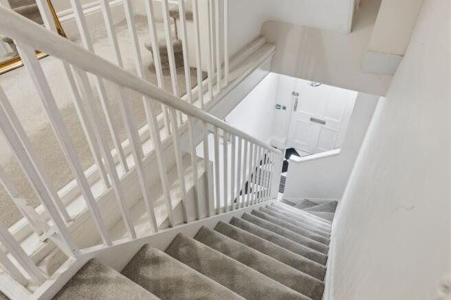 3 bed Apartment for sale Image 5