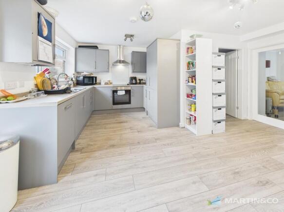 CAM02318G0-PR0553...