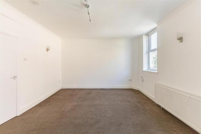 110702_Flat 1 45 High Street-8.jpg