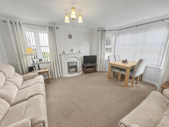 Lounge/Dining Room