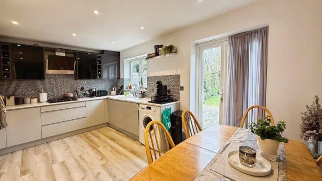Kitchen/dining ro...