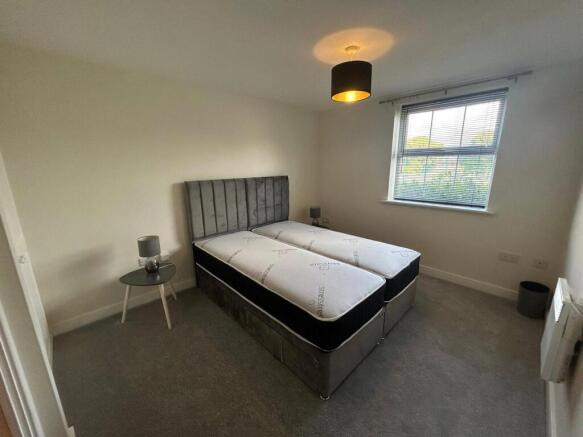 2 bed Apartment to rent Image 6