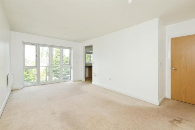 2 bed Flat for sale Image 4