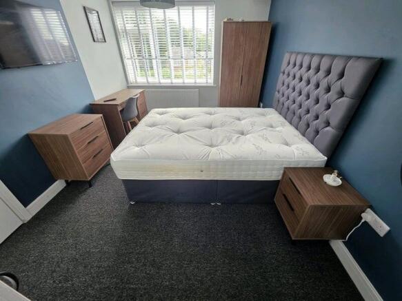 Bright, neatly presented double bedroom with a ...