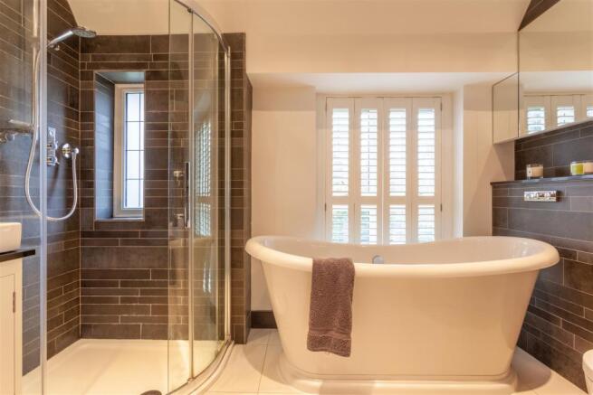 Bathroom i (1 of 1).jpg