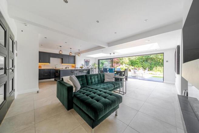 4 bed Detached for sale Image 7