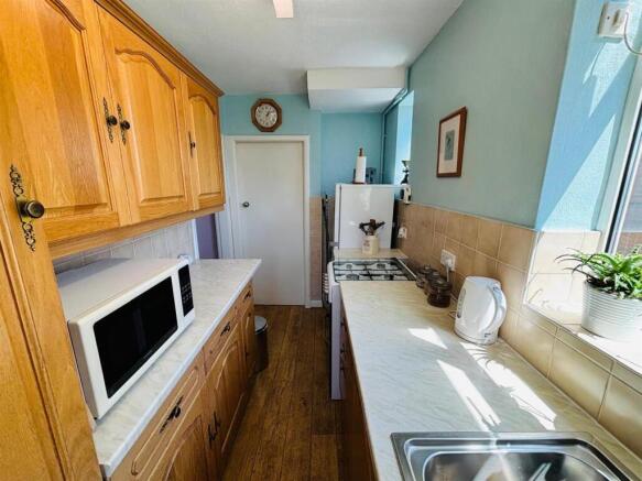 3 bed Semi-Detached for sale Image 6