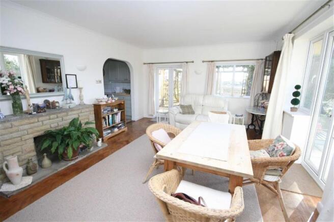 Breakfast Room / Day