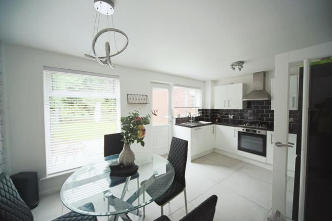 Kitchen/ Dining Room