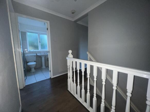 3 bed House to rent Image 10