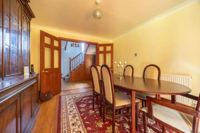 5 bed Detached for sale Image 8