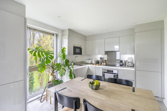 2 bed Apartment for sale Image 4
