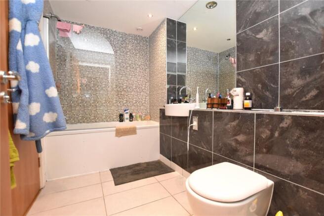 2 bed Apartment for sale Image 6