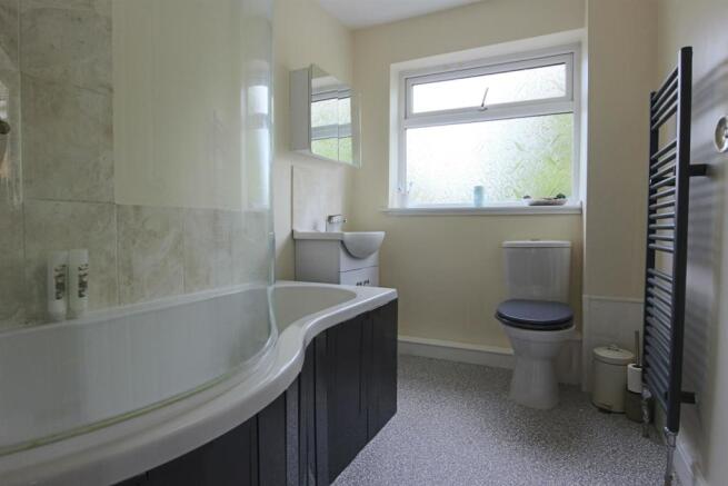 RE-FITTED FAMILY BATHROOM