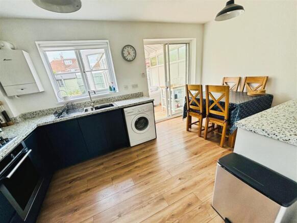 Kitchen...jpg