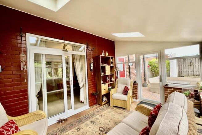4 bed Semi-Detached for sale Image 10