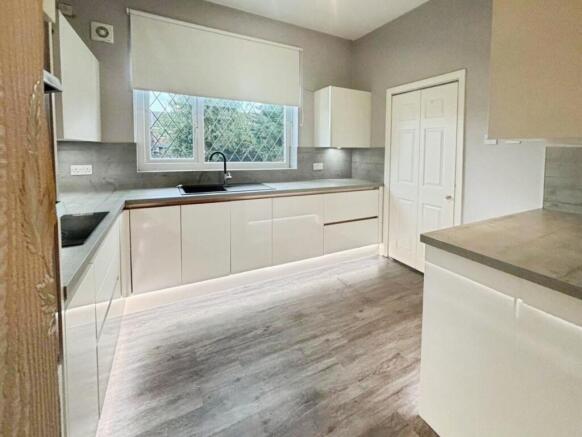 2 bed Semi-Detached to rent Image 7