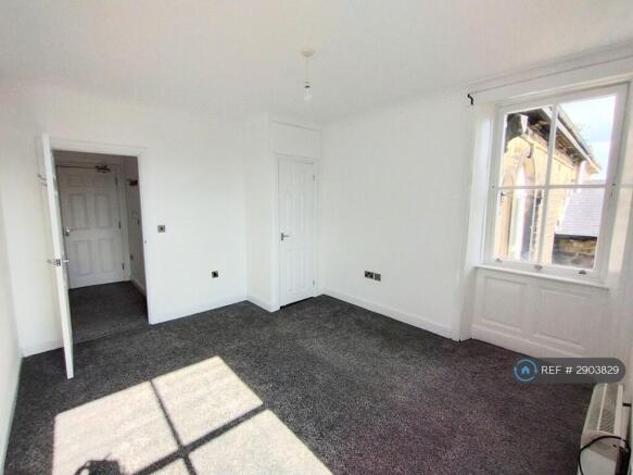 1 bed Flat to rent Image 4