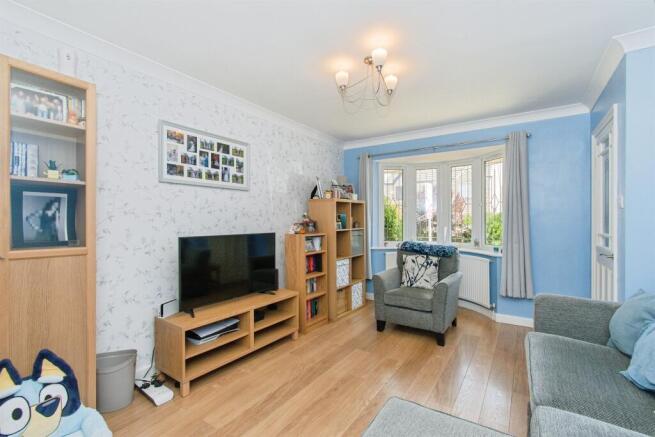 4 bed Detached for sale Image 4