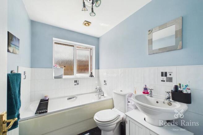 3 bed Detached for sale Image 8