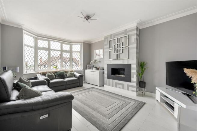 Priory Avenue, E4