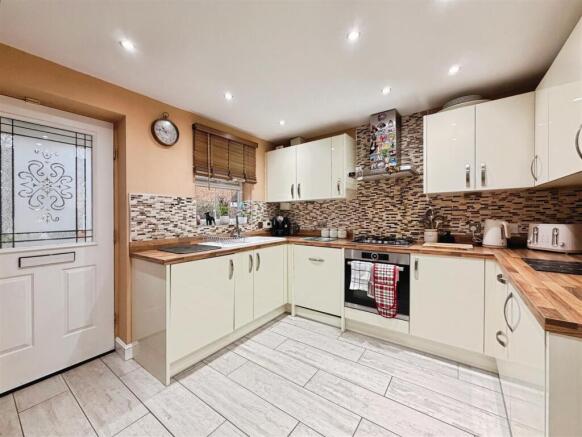 416b6518-A-4917-A158-2F6468AD557C-3371-00000278003