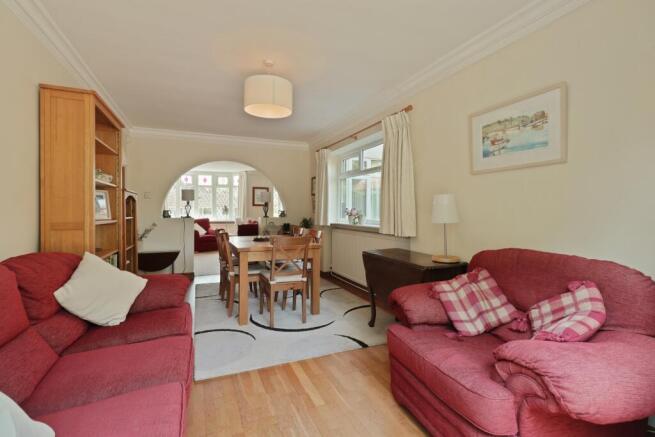 5 bed Detached for sale Image 11