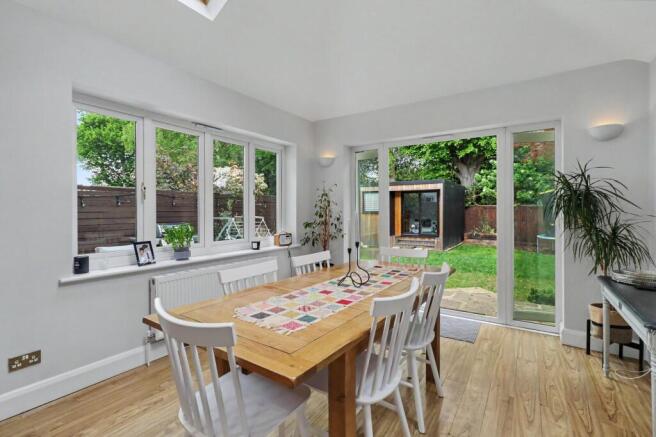 The Woodlands, Esher, KT10 photo 4