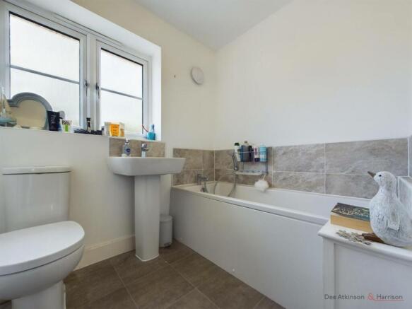3 bed Terraced for sale Image 12