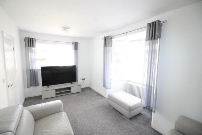 66 Bedale Ave-Lounge2.JPG