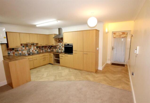 IMG_7001 kit front door.jpg