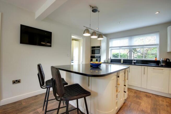 4 bed Detached for sale Image 7