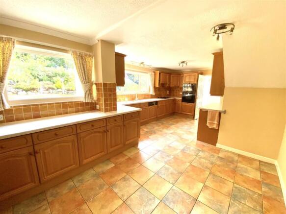 KITCHEN/BREAKFAST ROOM