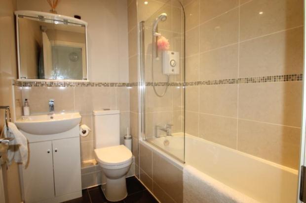 BATHROOM/WC