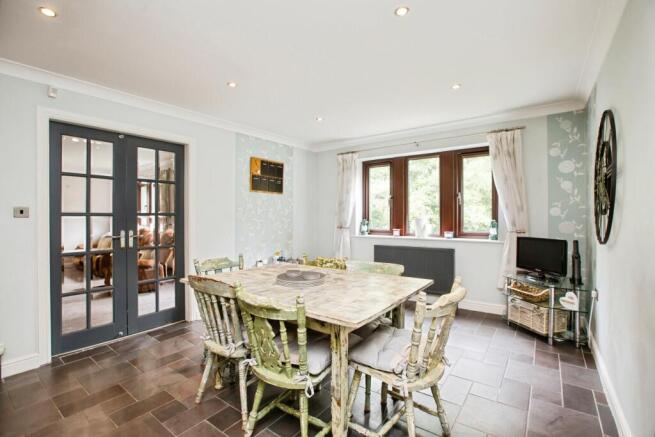 6 bed Detached for sale Image 7