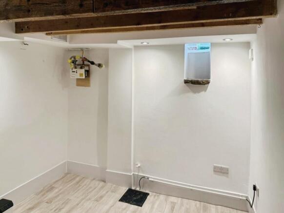 2 bed End of Terrace to rent Image 8