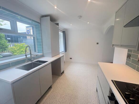 3 bed Terraced to rent Image 4
