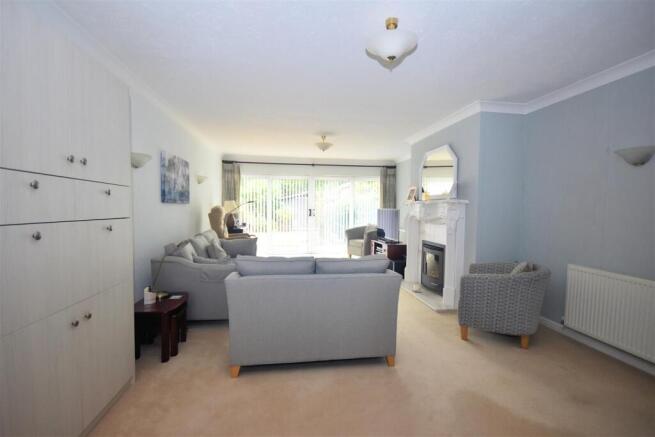Sitting room 2.jpg