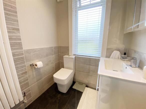 Shower Room pic 3.jpg